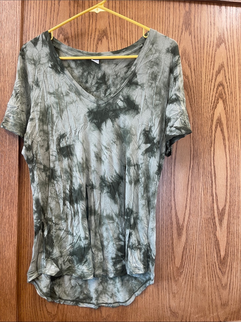 Old Navy Olive Green Tie-Dye V-Neck Tee